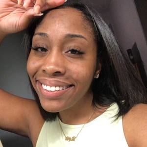 Meet your Posher, Kayla